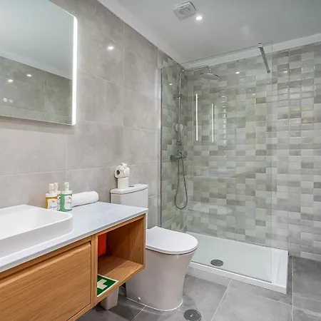 #001 Stylish Downtown Flat Walk To & Bars Appartamento Albufeira