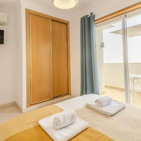#001 Stylish Downtown Flat Walk To Beach & Bars *